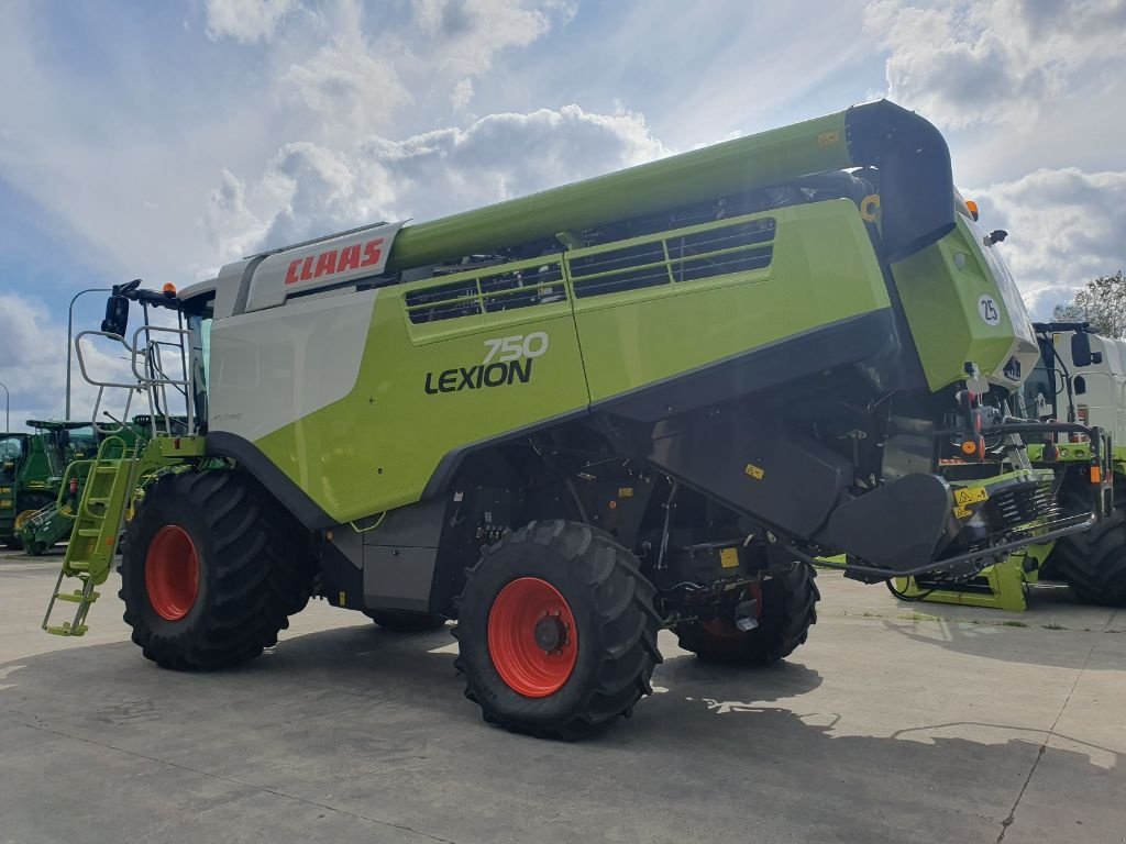 Mähdrescher des Typs CLAAS LEXION 750 MONTANA, Gebrauchtmaschine in Baillonville (Bild 3)