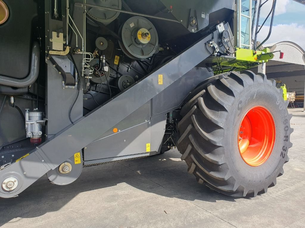 Mähdrescher des Typs CLAAS LEXION 750 MONTANA, Gebrauchtmaschine in Baillonville (Bild 8)