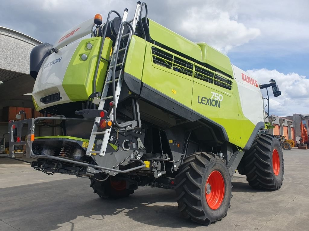 Mähdrescher des Typs CLAAS LEXION 750 MONTANA, Gebrauchtmaschine in Baillonville (Bild 4)