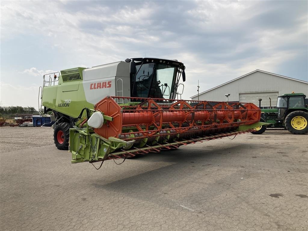 Mähdrescher tip CLAAS LEXION 750 TERRA TRAC V900, Gebrauchtmaschine in Rødekro (Poză 3)