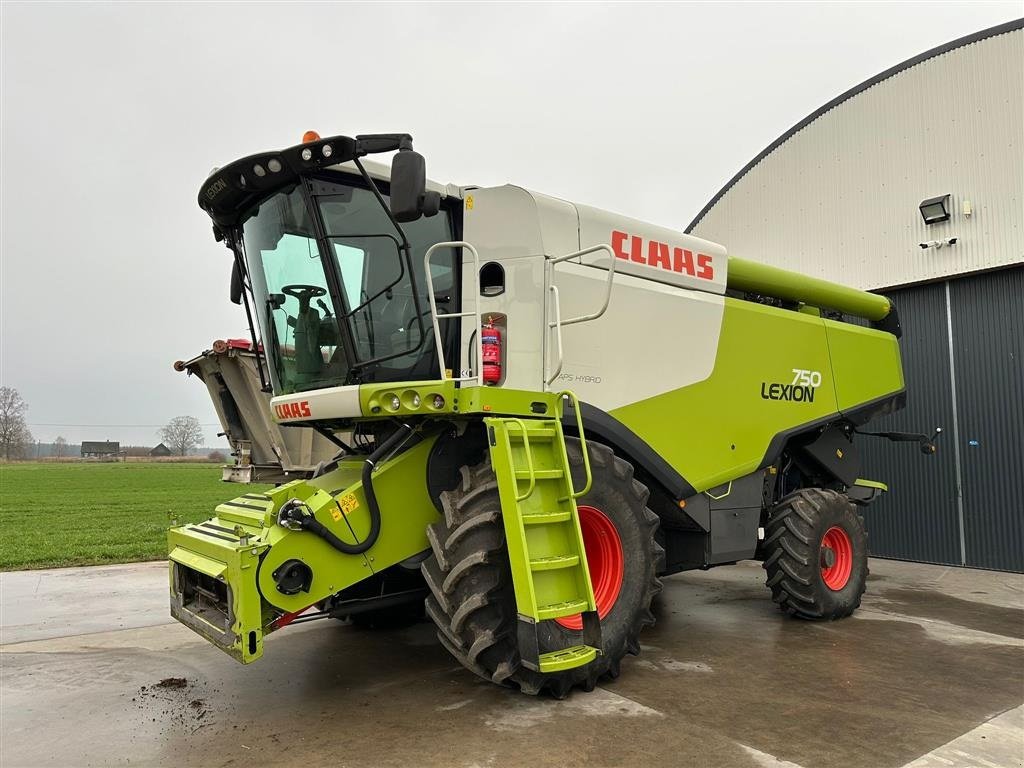 Mähdrescher typu CLAAS LEXION 750 VI GIVER 50 TIMERS HØSTGARANTI I DK!!! Incl. Vario 900 Skærebord og vogn., Gebrauchtmaschine v Kolding (Obrázek 1)