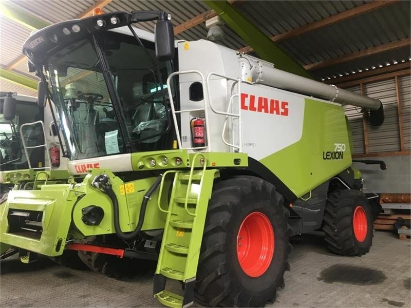 Mähdrescher of the type CLAAS LEXION 750, Gebrauchtmaschine in Hinnerup (Picture 1)