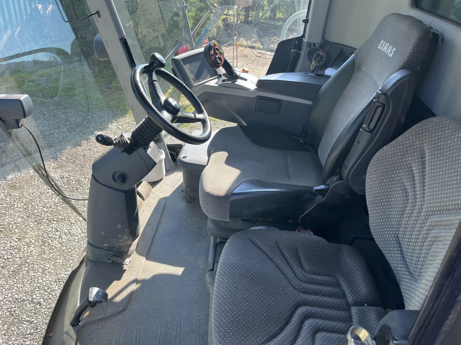 Mähdrescher tip CLAAS LEXION 750, Gebrauchtmaschine in PONTIVY (Poză 4)