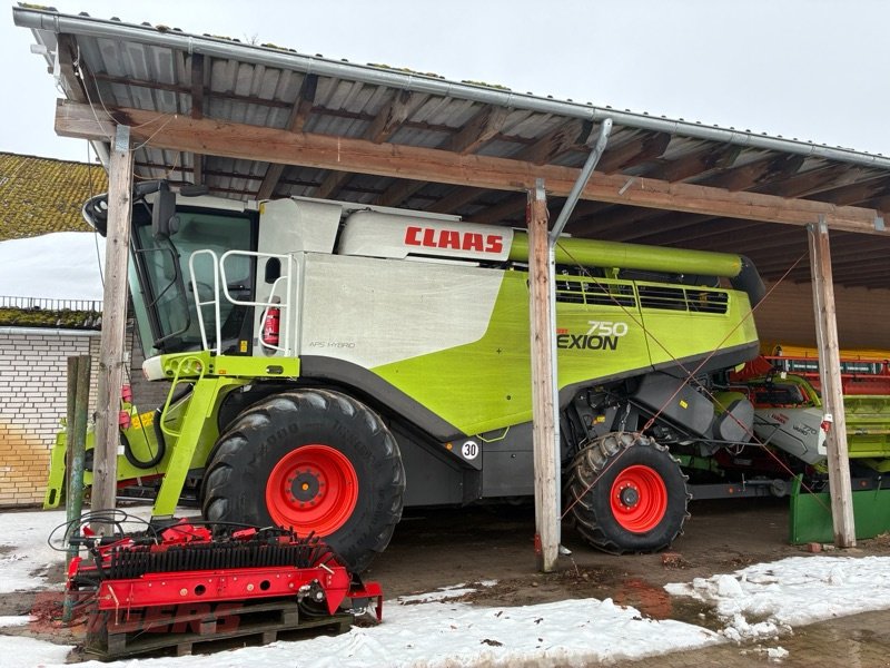 Mähdrescher des Typs CLAAS LEXION 750, Gebrauchtmaschine in Suhlendorf (Bild 1)