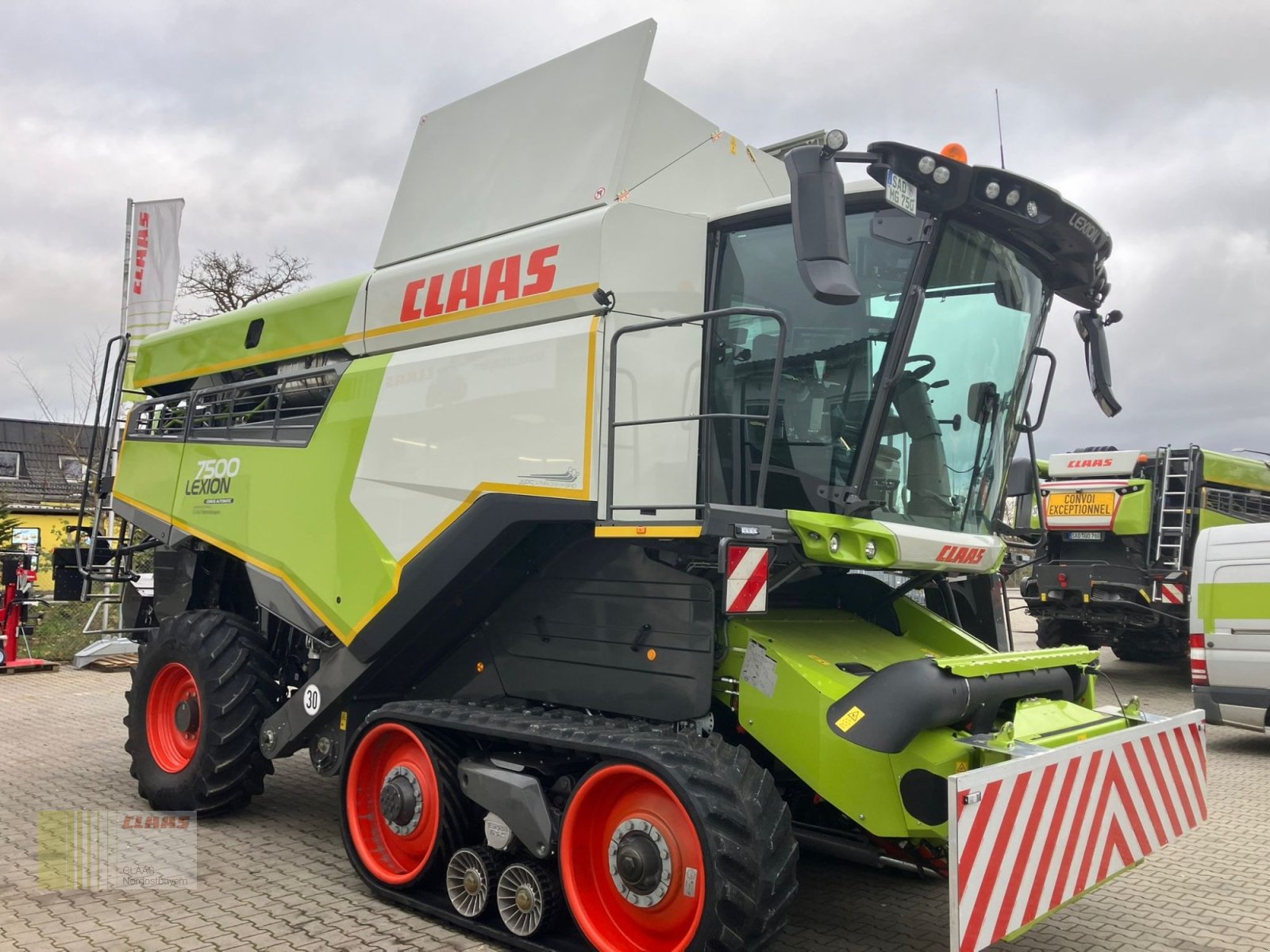 Mähdrescher des Typs CLAAS Lexion 7500 TT, Gebrauchtmaschine in Schwandorf (Bild 2)