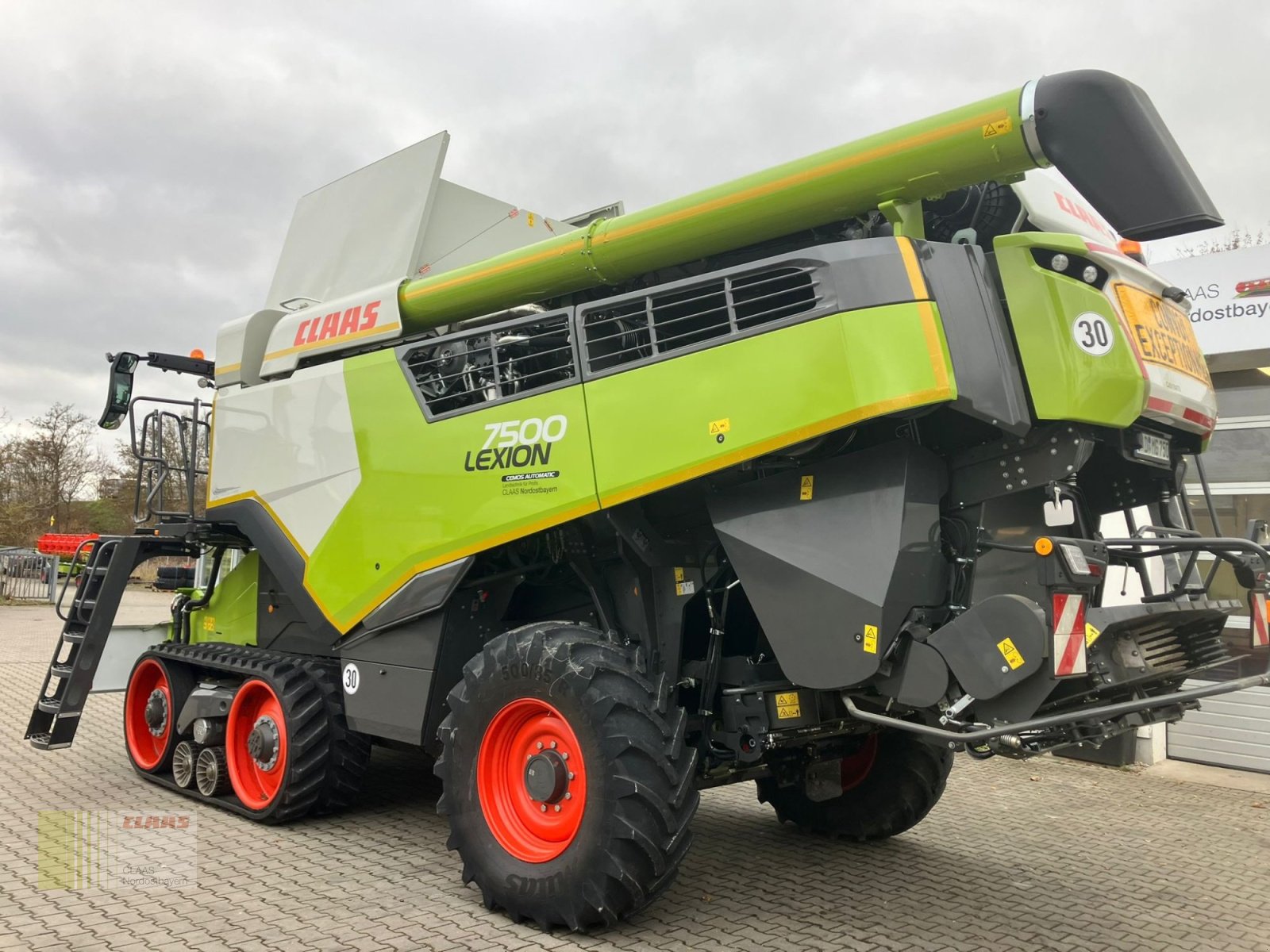 Mähdrescher des Typs CLAAS Lexion 7500 TT, Gebrauchtmaschine in Schwandorf (Bild 3)