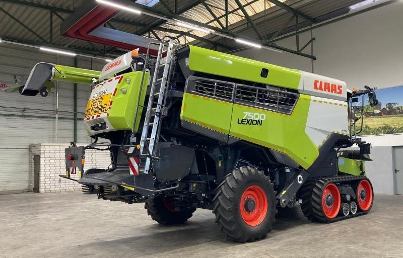Mähdrescher typu CLAAS LEXION 7500 TT, Gebrauchtmaschine v Hockenheim (Obrázek 4)