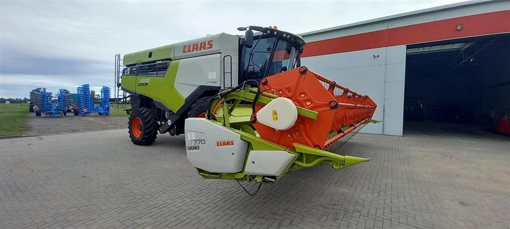 Mähdrescher of the type CLAAS Lexion 7500 VI GIVER 50 TIMERS HØSTGARANTI I DK!!! Incl. Skærebord Vario 770 og vogn. GPS klar., Gebrauchtmaschine in Kolding (Picture 5)