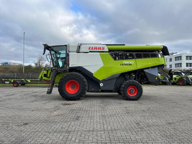 Mähdrescher des Typs CLAAS LEXION 7500, Gebrauchtmaschine in Hockenheim (Bild 2)