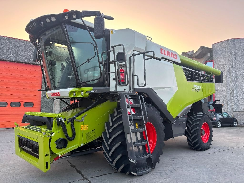Mähdrescher typu CLAAS LEXION 7500, Gebrauchtmaschine v Baillonville (Obrázek 1)