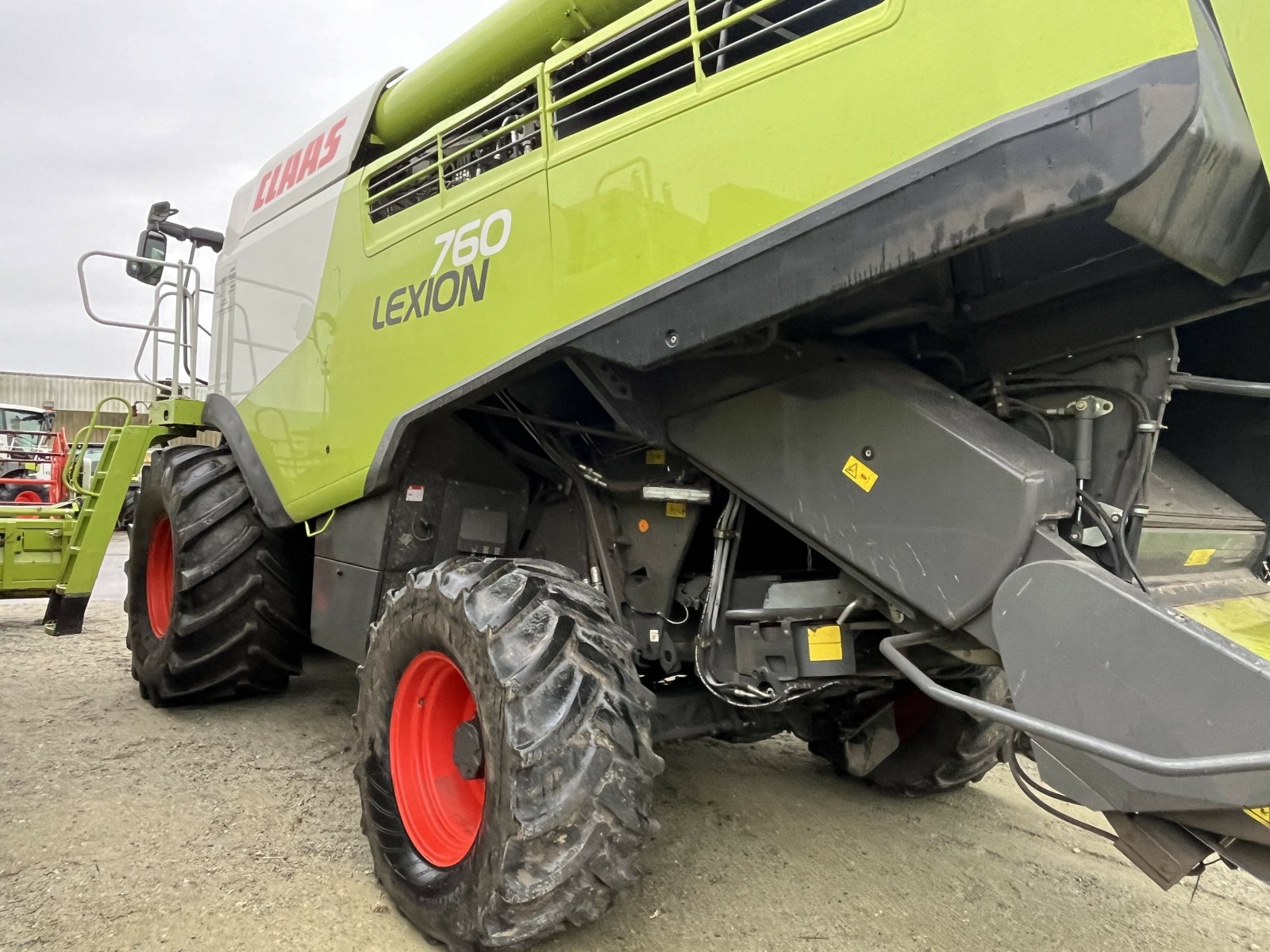Mähdrescher del tipo CLAAS LEXION 760  T4 + V930 CEREALIE, Gebrauchtmaschine en PONTIVY (Imagen 2)