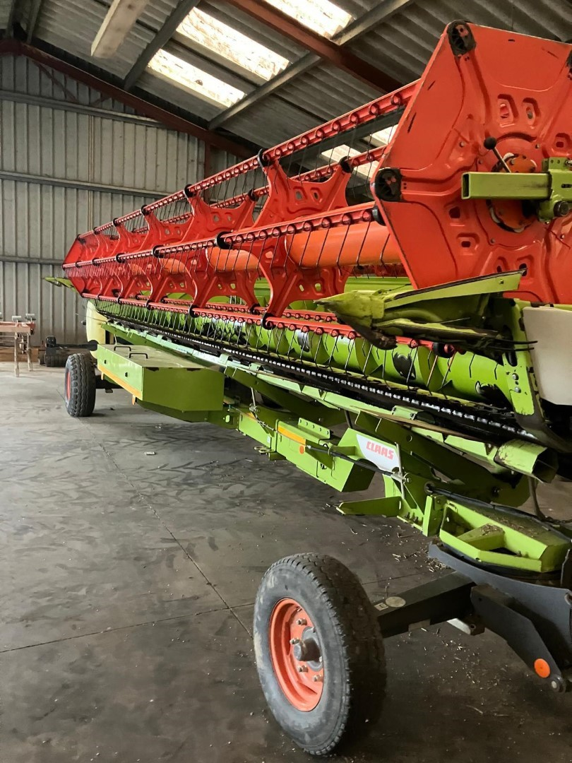 Mähdrescher des Typs CLAAS LEXION 760  T4 + V930 CEREALIE, Gebrauchtmaschine in PONTIVY (Bild 3)