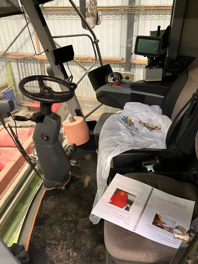 Mähdrescher des Typs CLAAS LEXION 760  T4 + V930 CEREALIE, Gebrauchtmaschine in PONTIVY (Bild 5)