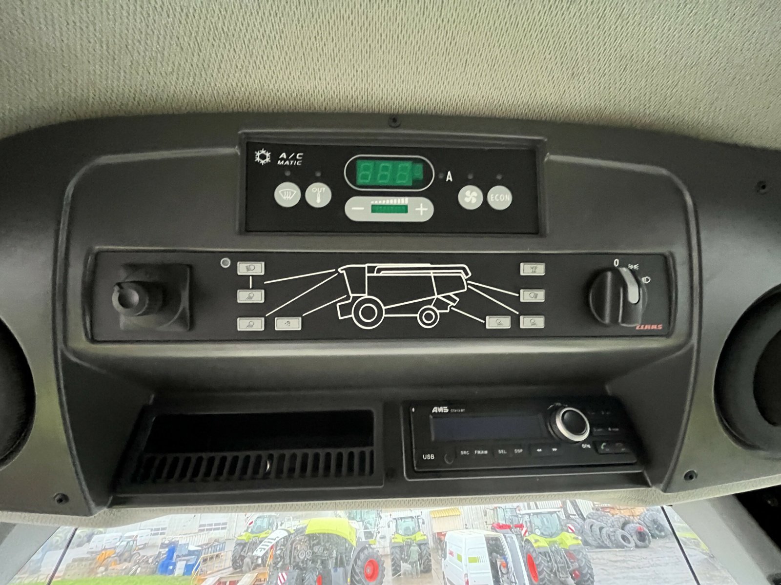 Mähdrescher del tipo CLAAS LEXION 760  T4 + V930 CEREALIE, Gebrauchtmaschine en PONTIVY (Imagen 8)