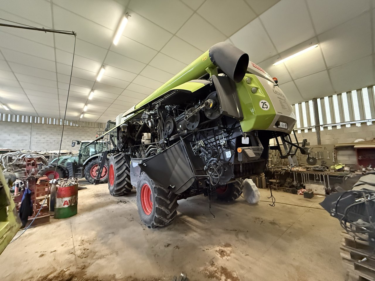 Mähdrescher of the type CLAAS LEXION 7600, Gebrauchtmaschine in Marolles (Picture 4)