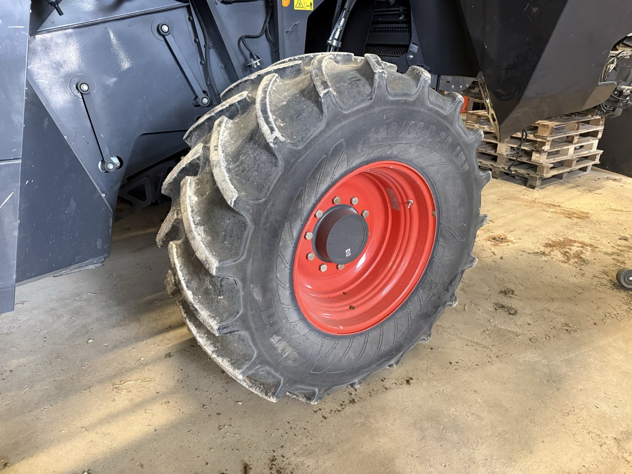 Mähdrescher of the type CLAAS LEXION 7600, Gebrauchtmaschine in Marolles (Picture 11)
