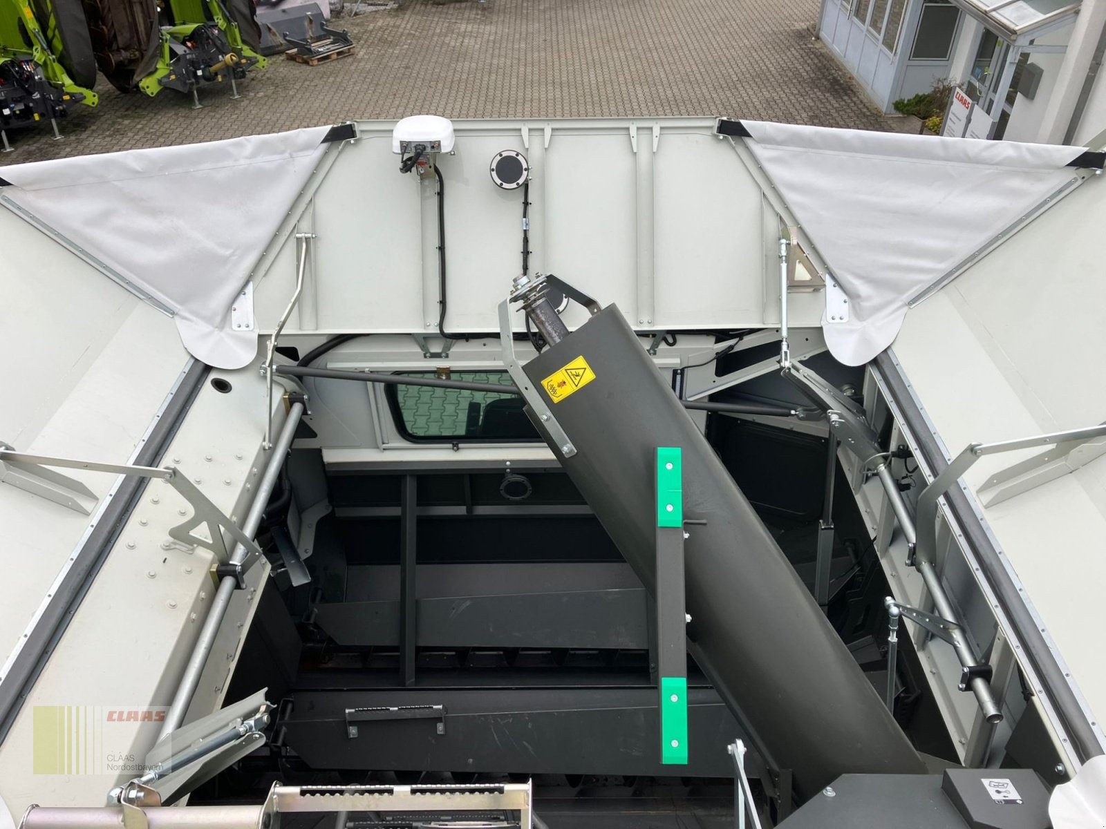 Mähdrescher des Typs CLAAS Lexion 7600TT inkl. V930 und Transportwagen, Gebrauchtmaschine in Schwandorf (Bild 13)