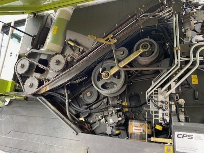 Mähdrescher Türe ait CLAAS LEXION 770 TERRA-TRAC 40 FOD. VI GIVER 50 TIMERS HØSTGARANTI I DK !!! INCL skærebord Vario V1080. Terra Trac 635 mm. CEMOS AUTO Cruise pilot. Laser Pilot. Telematic. 3D., Gebrauchtmaschine içinde Kolding (resim 10)