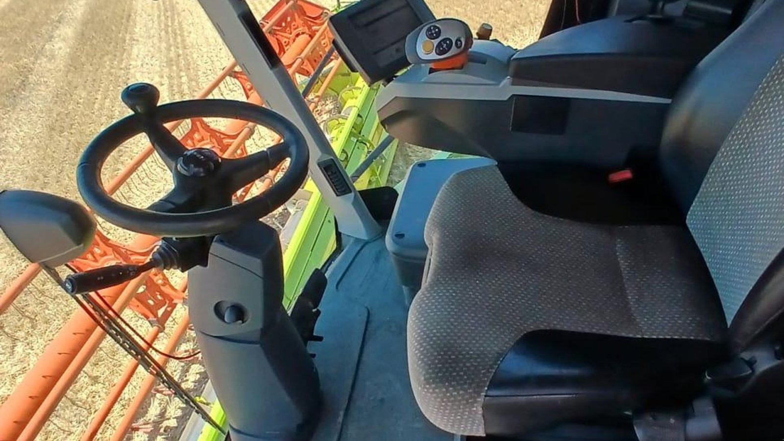 Mähdrescher des Typs CLAAS LEXION 770 TT INCL Skærebord!!! GPS. CEMOS Cruise Pilot. CEMOS Auto Pilot. CEMOS Auto Crop Flow. CEMOS Auto Slope. Compressor etc. Vi kan give 50 timers reklamationsret i DK!!!, Gebrauchtmaschine in Kolding (Bild 9)