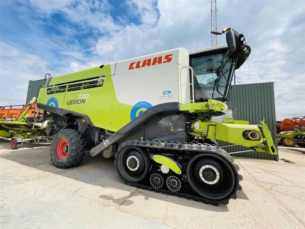 Mähdrescher des Typs CLAAS LEXION 770 TT Incl Vario V1200 bord. CEMOS Auto Cleaning. CEMOS Auto Separation. CEMOS Dialog. Laser pilot. Auto Pilot. Cruise Pilot. CEMOS Dialog - Cleaning - Separation., Gebrauchtmaschine in Kolding (Bild 1)