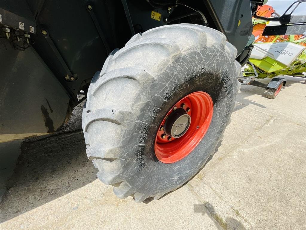 Mähdrescher des Typs CLAAS LEXION 770 TT Incl Vario V1200 bord. CEMOS Auto Cleaning. CEMOS Auto Separation. CEMOS Dialog. Laser pilot. Auto Pilot. Cruise Pilot. CEMOS Dialog - Cleaning - Separation., Gebrauchtmaschine in Kolding (Bild 12)