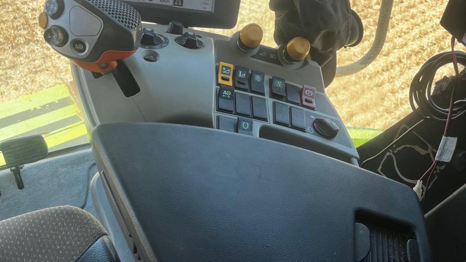 Mähdrescher des Typs CLAAS LEXION 770 TT Incl Vario V1200 bord. CEMOS Auto Cleaning. CEMOS Auto Separation. CEMOS Dialog. Laser pilot. Auto Pilot. Cruise Pilot. CEMOS Dialog - Cleaning - Separation., Gebrauchtmaschine in Kolding (Bild 19)