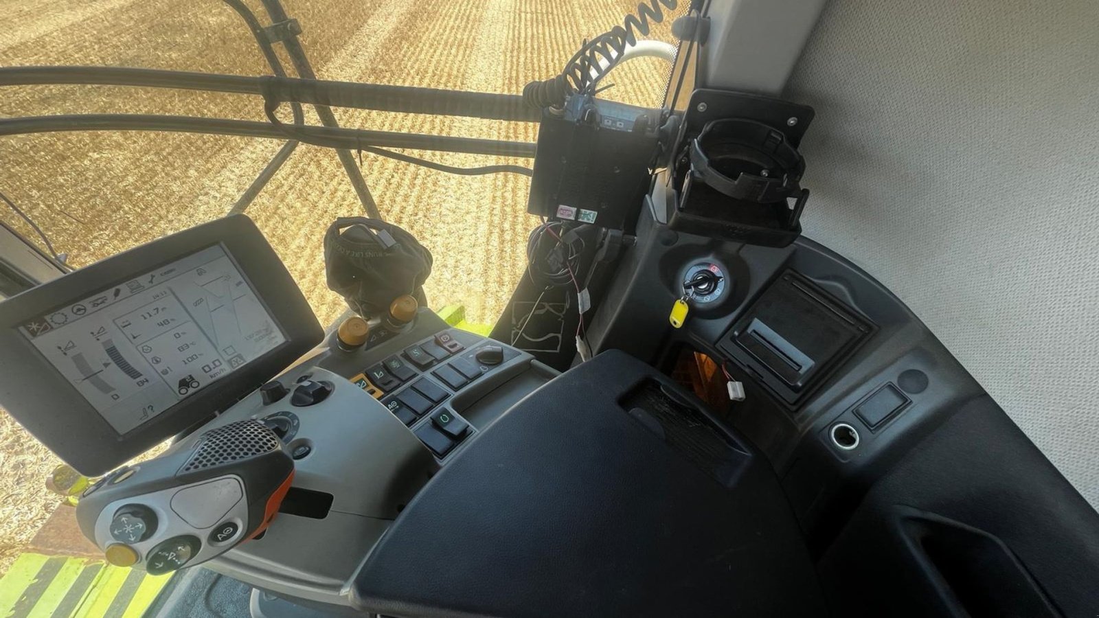 Mähdrescher des Typs CLAAS LEXION 770 TT Incl Vario V1200 bord. CEMOS Auto Cleaning. CEMOS Auto Separation. CEMOS Dialog. Laser pilot. Auto Pilot. Cruise Pilot. CEMOS Dialog - Cleaning - Separation., Gebrauchtmaschine in Kolding (Bild 20)