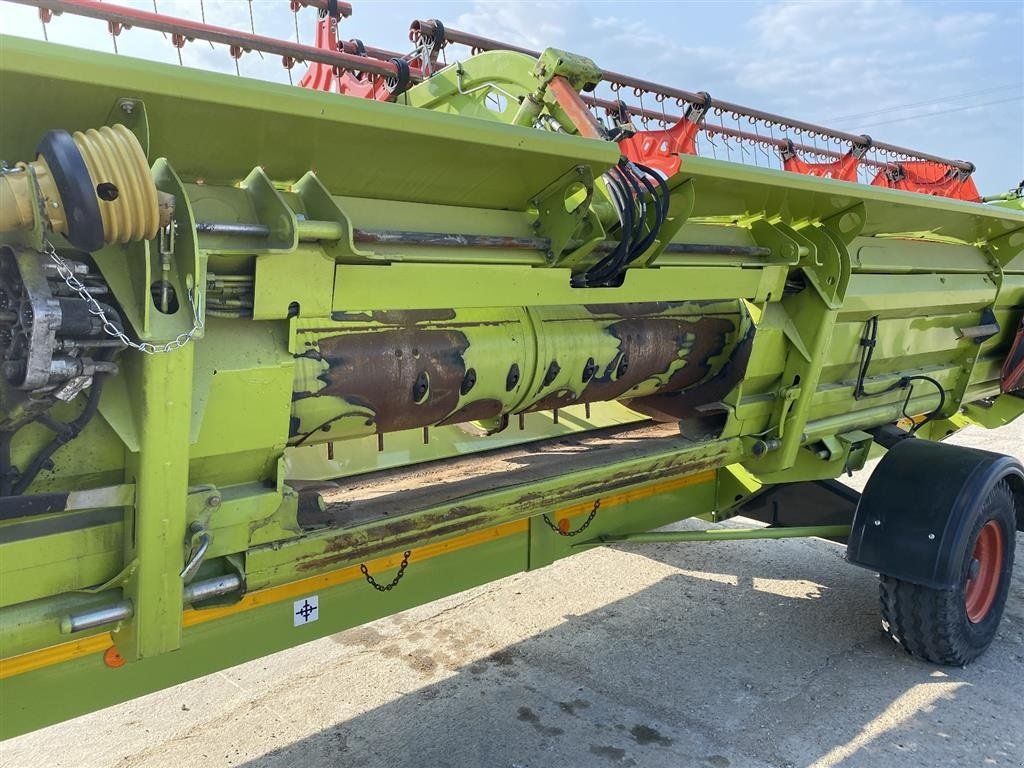 Mähdrescher of the type CLAAS LEXION 770 TT VI GIVER 50 TIMERS HØSTGARANTI I DK !!! Incl. Skærebord Vario V1050. Cruise Pilot - Compressor - Telematics., Gebrauchtmaschine in Kolding (Picture 19)