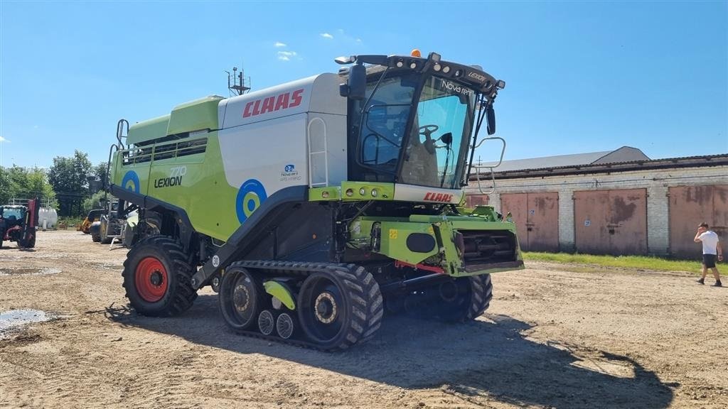 Mähdrescher tip CLAAS LEXION 770 TT VI GIVER 50 TIMERS HØSTGARANTI I DK !!! Incl. Skærebord Vario V1230. GPS. CEMOS Auto Crop Flow. GPS. CEMOS Cruise Pilot. Telematics mm., Gebrauchtmaschine in Kolding (Poză 3)