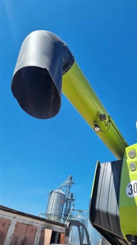 Mähdrescher tip CLAAS LEXION 770 TT VI GIVER 50 TIMERS HØSTGARANTI I DK !!! Incl. Skærebord Vario V1230. GPS. CEMOS Auto Crop Flow. GPS. CEMOS Cruise Pilot. Telematics mm., Gebrauchtmaschine in Kolding (Poză 4)