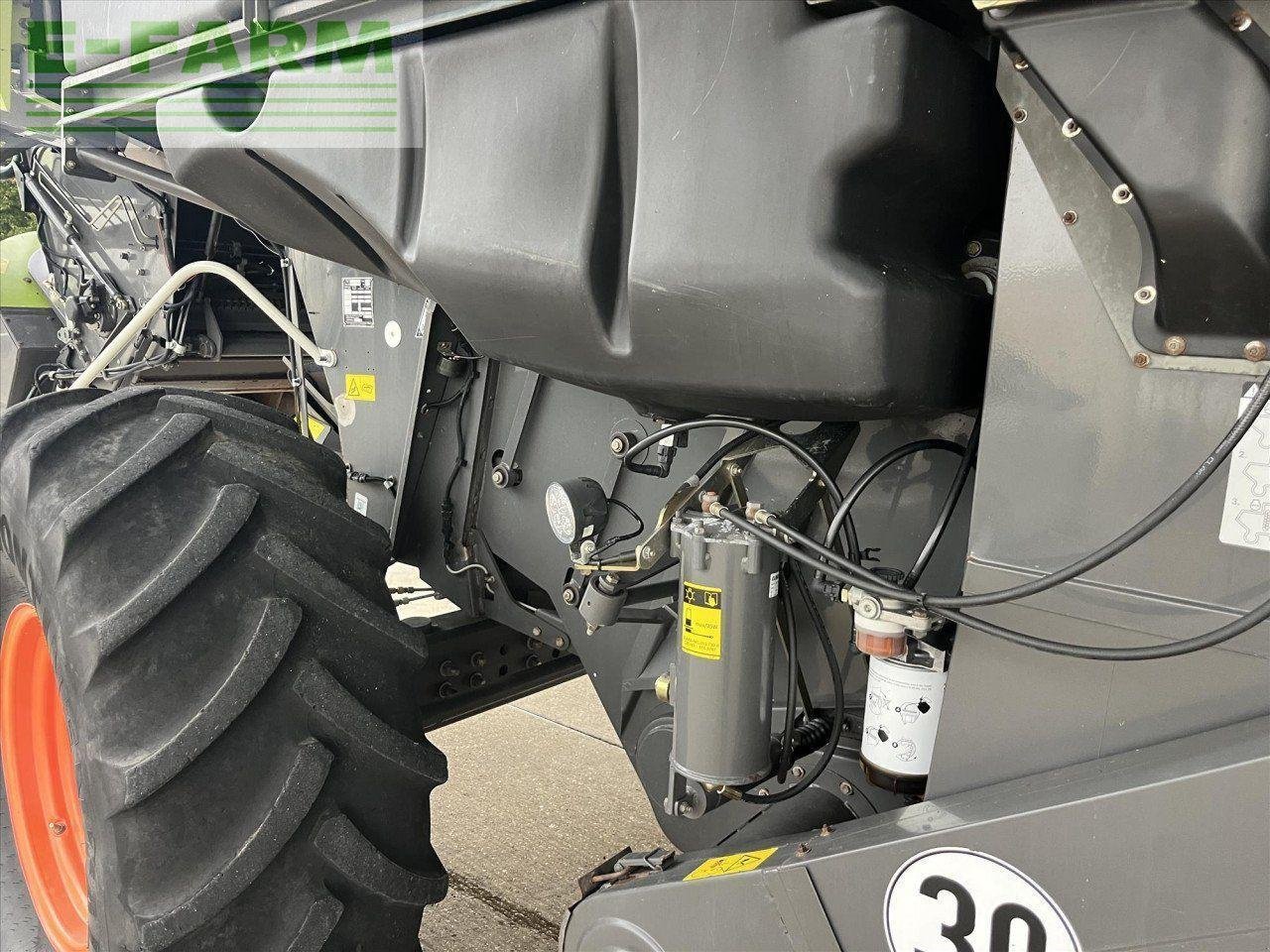 Mähdrescher of the type CLAAS LEXION 770, Gebrauchtmaschine in SUFFOLK (Picture 18)