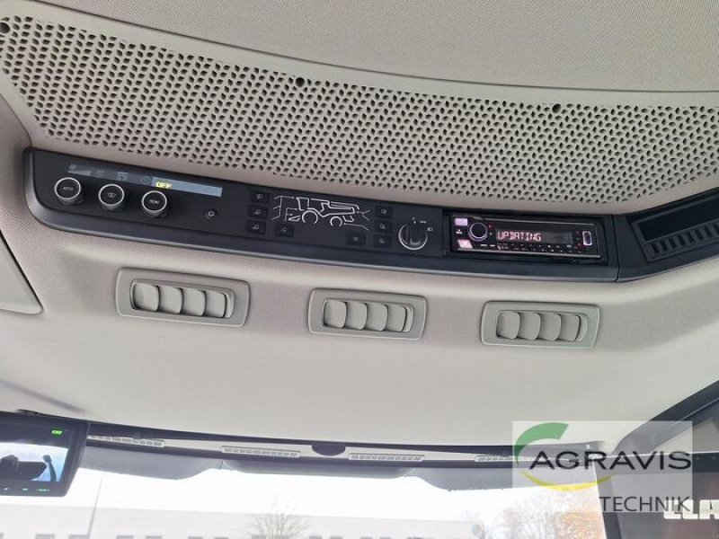 Mähdrescher des Typs CLAAS LEXION 7700 TERRA TRAC, Vorführmaschine in Warburg (Bild 10)