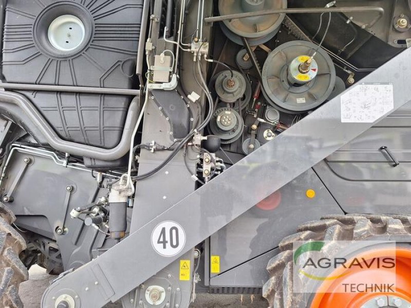 Mähdrescher des Typs CLAAS LEXION 7700 TERRA TRAC, Vorführmaschine in Warburg (Bild 15)