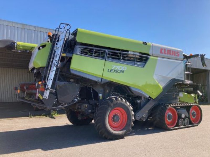 Mähdrescher of the type CLAAS LEXION 7700 TT, Gebrauchtmaschine in DUN SUR MEUSE (Picture 7)