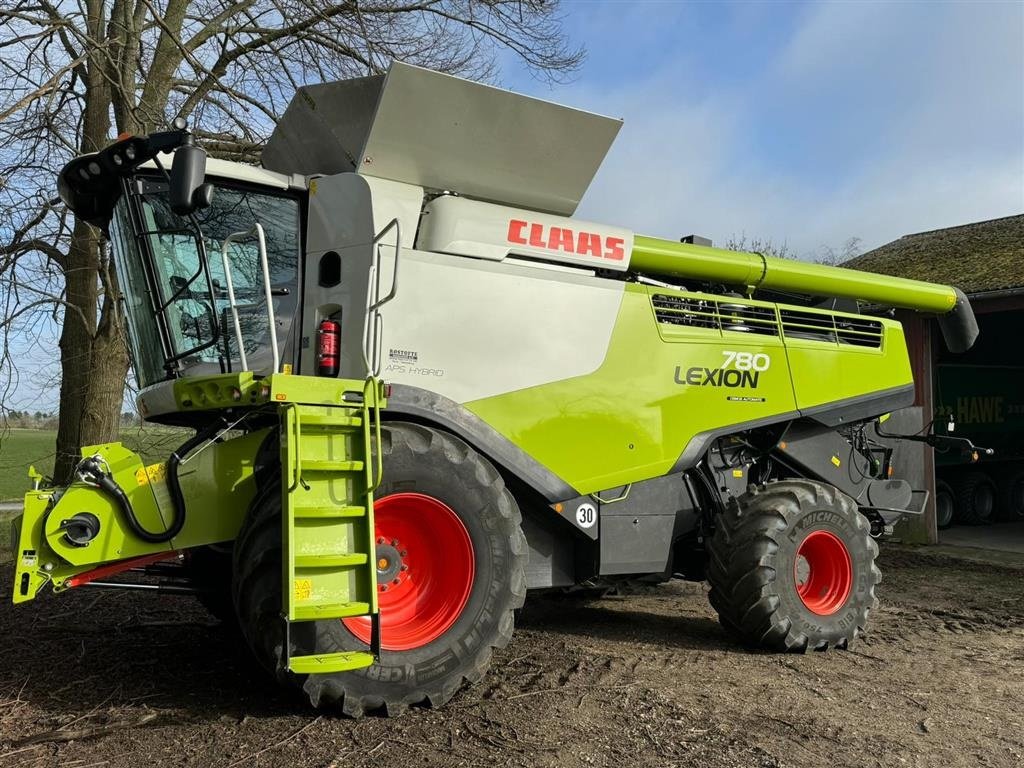 Mähdrescher typu CLAAS LEXION 780 Der medfølger 12.30 Vario bord & 4 hjuls styret Skærbodsvogn m/bremser, Gebrauchtmaschine w Næstved (Zdjęcie 3)