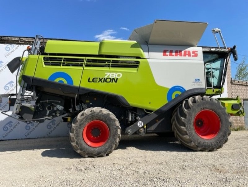 Mähdrescher typu CLAAS LEXION 780 SOLGT!!! VI GIVER 50 TIMERS HØSTGARANTI I DK !!! 4WD. Incl. skærebord Vario V1230. 4WD. GPS. Autopilot. LED. Telematics mm., Gebrauchtmaschine v Kolding (Obrázek 1)