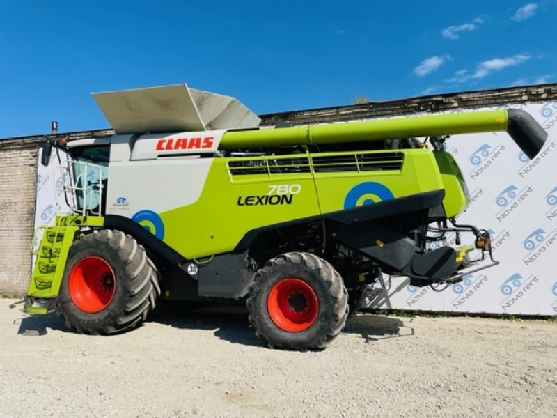 Mähdrescher typu CLAAS LEXION 780 SOLGT!!! VI GIVER 50 TIMERS HØSTGARANTI I DK !!! 4WD. Incl. skærebord Vario V1230. 4WD. GPS. Autopilot. LED. Telematics mm., Gebrauchtmaschine v Kolding (Obrázek 2)