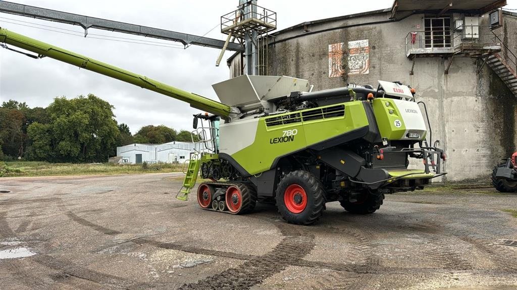 Mähdrescher del tipo CLAAS LEXION 780 Terra Trac VI GIVER 50 TIMERS HØSTGARANTI I DK !!! INCL CLAAS Vario 1280 skærebord. Terra Tracs. Cruise Pilot, CEMOS, EGNOS S10 GPS., Gebrauchtmaschine In Kolding (Immagine 2)