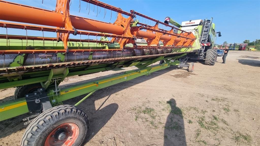 Mähdrescher Türe ait CLAAS LEXION 780 TT Incl. Skærebord Vario V1200. Brede bælter. CEMOS Cruise Pilot CEMOS AUTO Crop Flow. GPS. Mange paa lager., Gebrauchtmaschine içinde Kolding (resim 19)