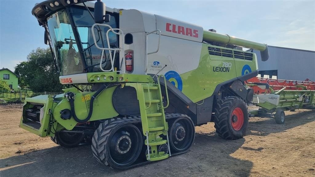 Mähdrescher типа CLAAS LEXION 780 TT Vi giver 100 timers reklamationsret i DK!!! Incl. Vario V1230 bord. GPS CEMOS Auto cruise pilot. 3D 4D Udbyttemaaler. Ring til Ulrik 0045-40255544 for flere billeder og info om fremvisning mm., Gebrauchtmaschine в Kolding (Фотография 1)