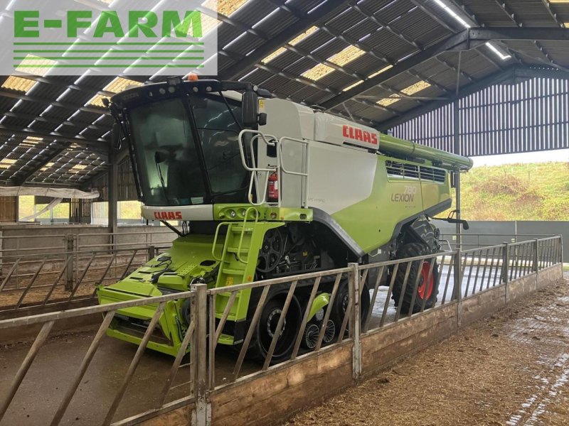 Mähdrescher of the type CLAAS LEXION 780 TT, Gebrauchtmaschine in CANE END, READING (Picture 1)
