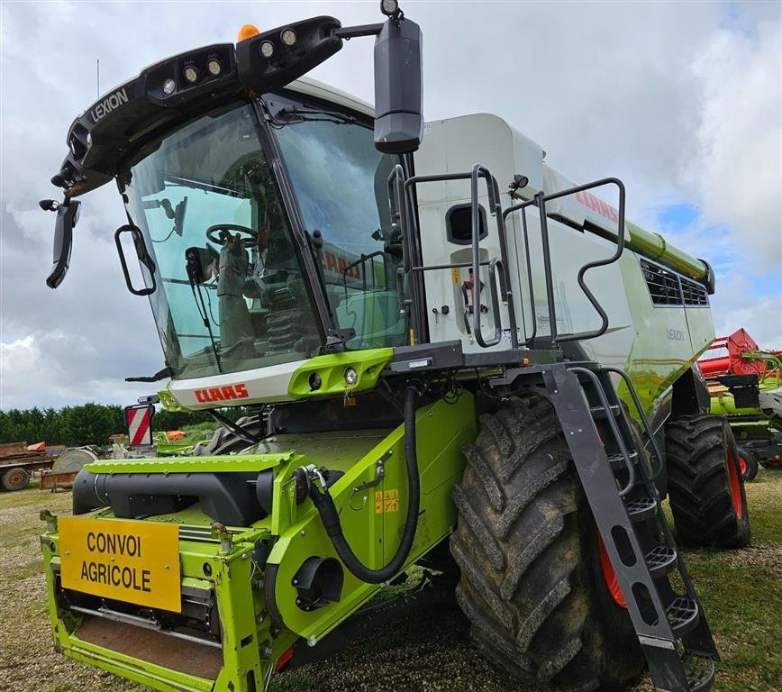 Mähdrescher del tipo CLAAS Lexion 8600 4WD SOLGT!!! SOLD!!! VI GIVER 50 TIMERS HØSTGARANTI I DK !!! 4WD. INCL. Vario 1080 Skærebord og vogn. CEMOS + Cruise Pilot, Auto Slope, Auto Crop Flow., Gebrauchtmaschine In Kolding (Immagine 2)