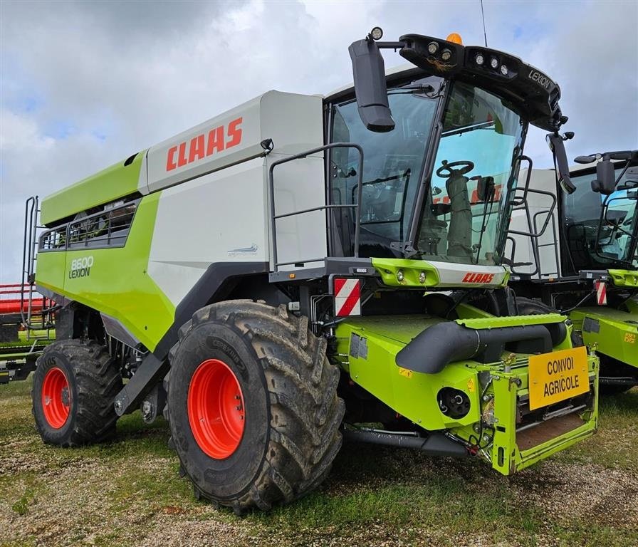 Mähdrescher del tipo CLAAS Lexion 8600 4WD SOLGT!!! SOLD!!! VI GIVER 50 TIMERS HØSTGARANTI I DK !!! 4WD. INCL. Vario 1080 Skærebord og vogn. CEMOS + Cruise Pilot, Auto Slope, Auto Crop Flow., Gebrauchtmaschine In Kolding (Immagine 7)