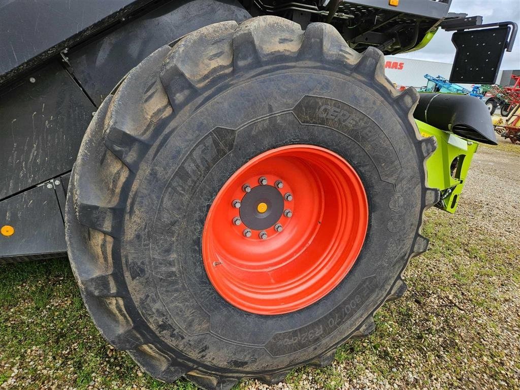 Mähdrescher del tipo CLAAS Lexion 8600 4WD SOLGT!!! SOLD!!! VI GIVER 50 TIMERS HØSTGARANTI I DK !!! 4WD. INCL. Vario 1080 Skærebord og vogn. CEMOS + Cruise Pilot, Auto Slope, Auto Crop Flow., Gebrauchtmaschine In Kolding (Immagine 8)