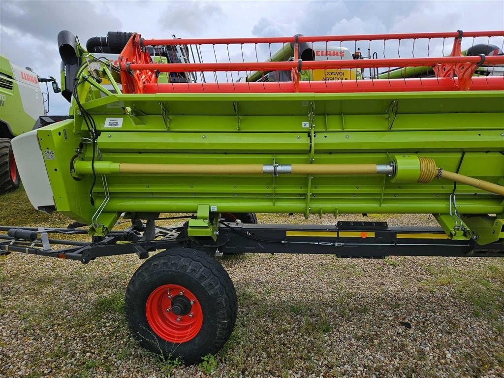 Mähdrescher del tipo CLAAS Lexion 8600 4WD SOLGT!!! SOLD!!! VI GIVER 50 TIMERS HØSTGARANTI I DK !!! 4WD. INCL. Vario 1080 Skærebord og vogn. CEMOS + Cruise Pilot, Auto Slope, Auto Crop Flow., Gebrauchtmaschine In Kolding (Immagine 12)