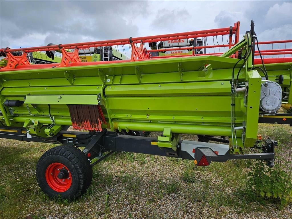 Mähdrescher del tipo CLAAS Lexion 8600 4WD SOLGT!!! SOLD!!! VI GIVER 50 TIMERS HØSTGARANTI I DK !!! 4WD. INCL. Vario 1080 Skærebord og vogn. CEMOS + Cruise Pilot, Auto Slope, Auto Crop Flow., Gebrauchtmaschine In Kolding (Immagine 15)