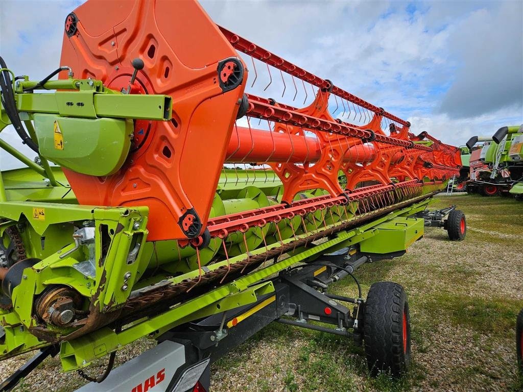 Mähdrescher del tipo CLAAS Lexion 8600 4WD SOLGT!!! SOLD!!! VI GIVER 50 TIMERS HØSTGARANTI I DK !!! 4WD. INCL. Vario 1080 Skærebord og vogn. CEMOS + Cruise Pilot, Auto Slope, Auto Crop Flow., Gebrauchtmaschine In Kolding (Immagine 16)