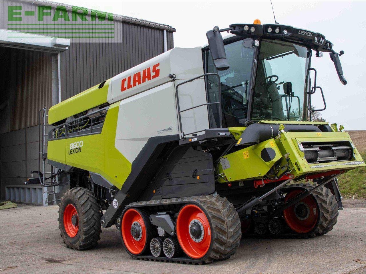Mähdrescher of the type CLAAS LEXION 8600 TERRA TRAC, Gebrauchtmaschine in CIRENCESTER (Picture 3)