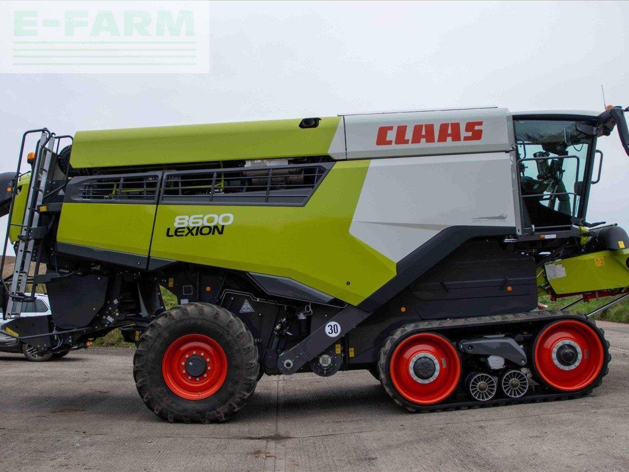 Mähdrescher of the type CLAAS LEXION 8600 TERRA TRAC, Gebrauchtmaschine in CIRENCESTER (Picture 4)