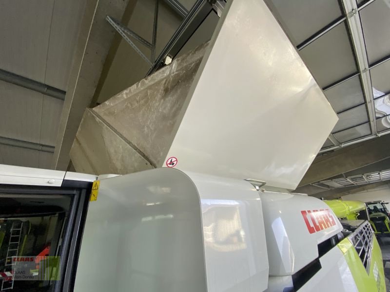 Mähdrescher des Typs CLAAS LEXION 8600 TT E5, Gebrauchtmaschine in Vohburg (Bild 12)